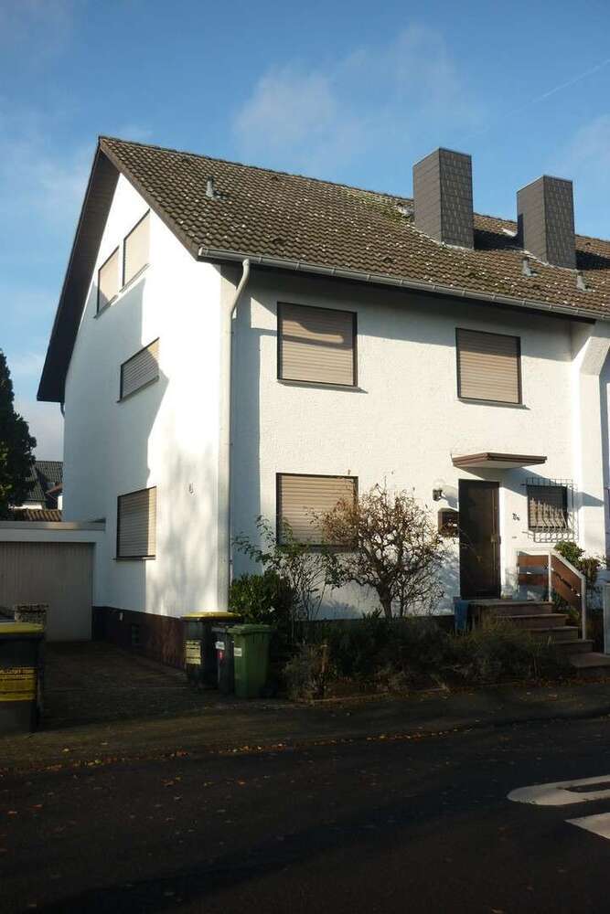 Haus zum Mieten in Offenbach-Rumpenheim 2.600 € 250 m²
