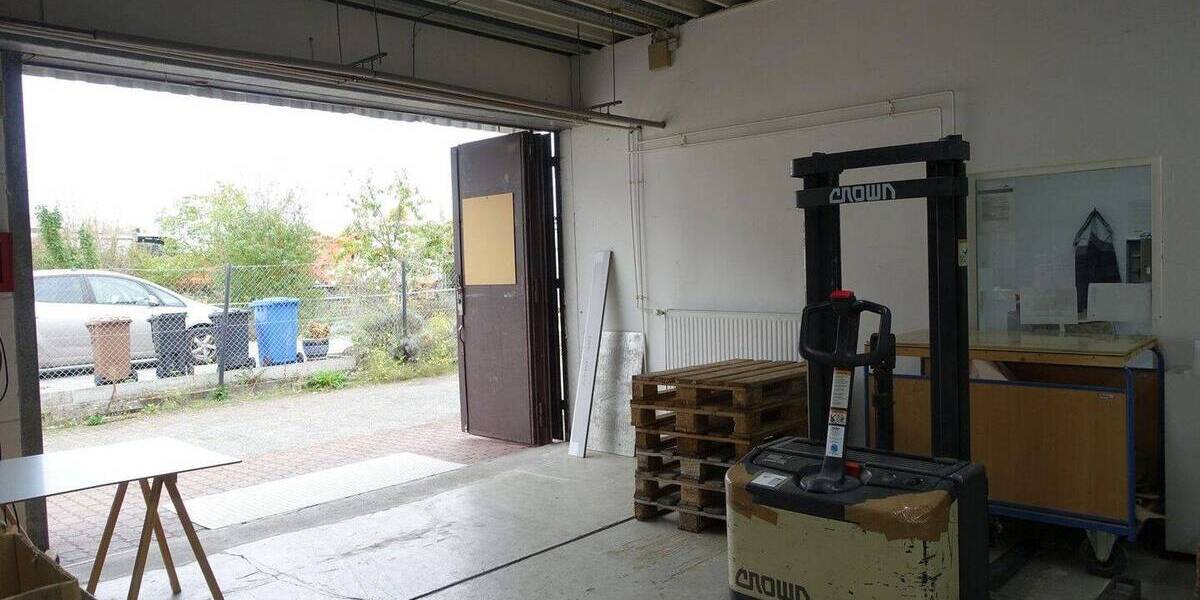 Grundstück (3.383 m²) mit Produktionshalle (900 m²) und Bürogebäude (590 m²) zimmer