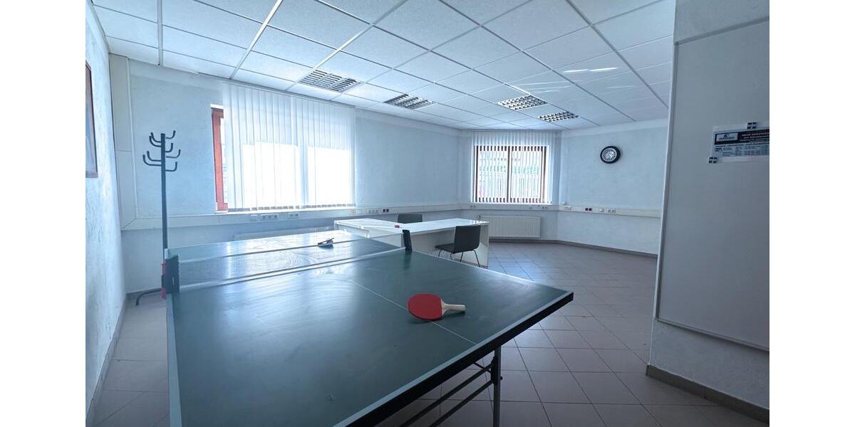 Gewerbefläche ca. 110 m² in Hanau-Lamboy (Möhnestraße) + 13 Stell zimmer