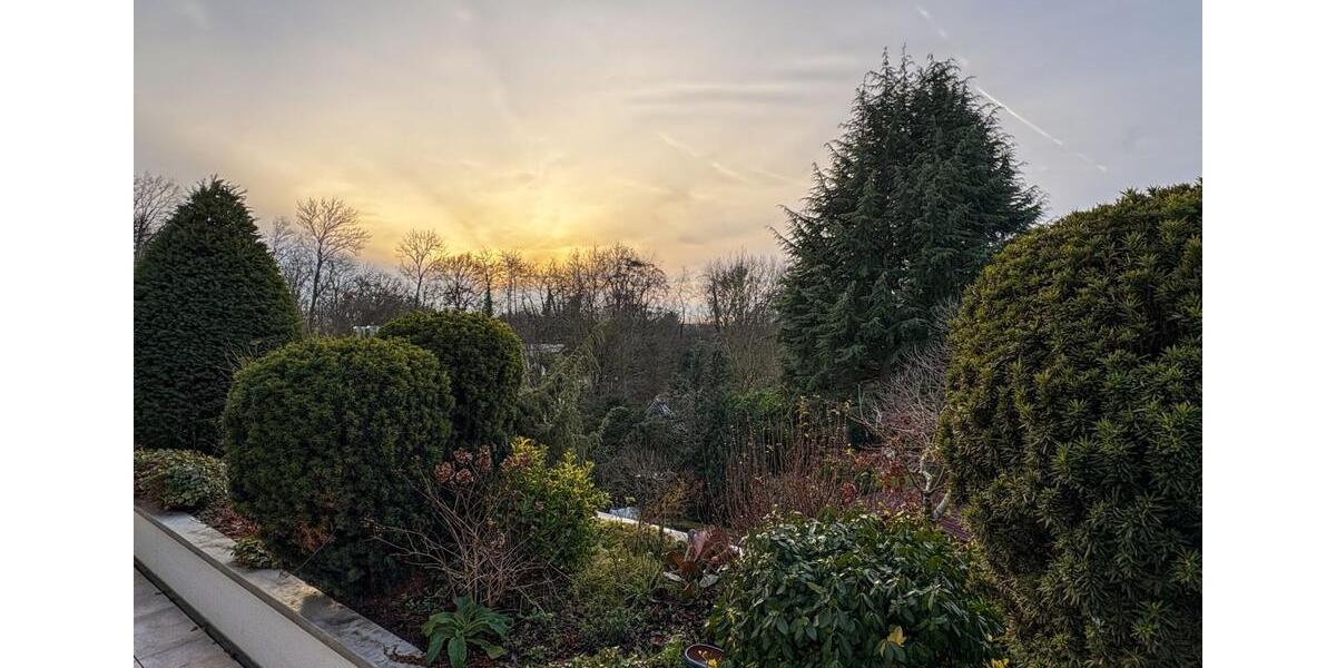 Dachgeschoßwohnung Friedrichsdorf - 5 Zimmer, 180 m&sup2;, 2.430&euro; | Angebot:24395407