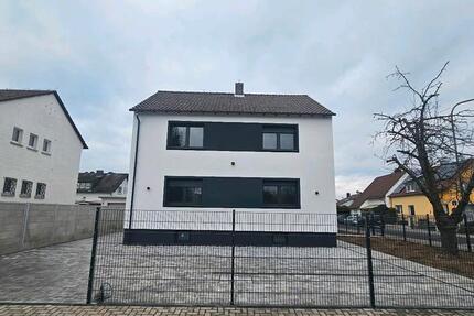 2½ Zimmer Souterrainwohnung Frisch kernsaniert Parkplatz Garten 2.5 zimmer