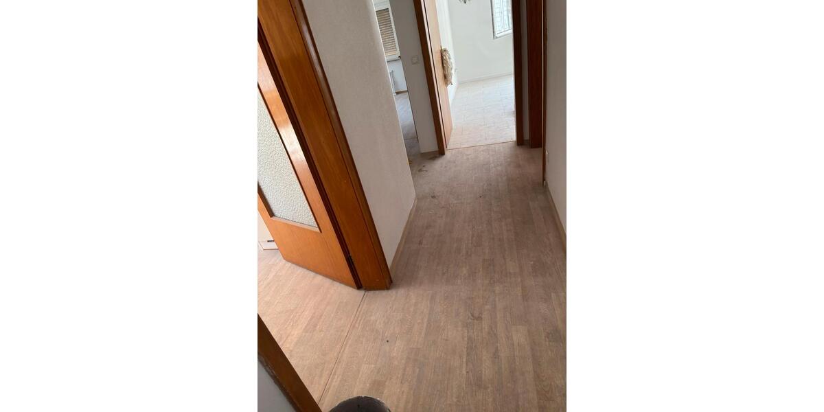 Etagenwohnung Roßdorf - 5 Zimmer, 105 m&sup2;, 1.350&euro; | Angebot:26164196
