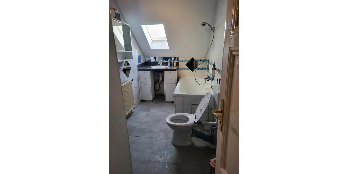 4-Zimmer-Wohnung 120m in FfM Fechenheim zu vermieten 4 zimmer