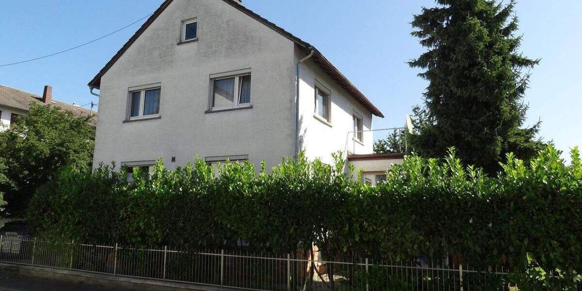 Großzügiges Grundstück (963 qm) mit freistehendem Einfamilienhaus & Einliegerwohnung zimmer