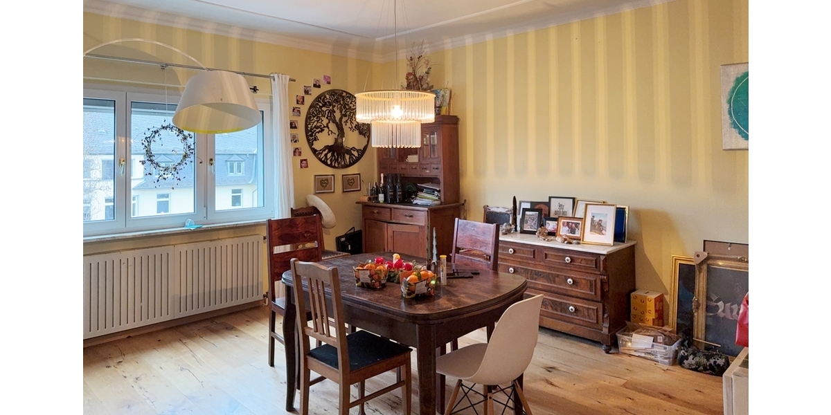 Frankfurt-Dornbusch: Schöne 4,5 Zimmerwohnung mit Balkon in beliebter Wohnlage! 4.5 zimmer