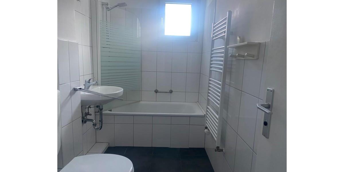 Kurzfristige Anmietung möglich - 2-Zimmer-Wohnung mit Tageslichtbad 2 zimmer