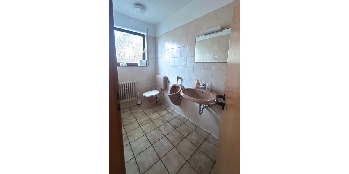 Gewerbefläche ca. 110 m² in Hanau-Lamboy (Möhnestraße) + 13 Stell zimmer