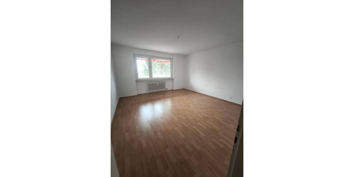 Etagenwohnung Frankfurt am Main Praunheim - 3 Zimmer, 88 m&sup2;, 1.200&euro; | Angebot:26866272