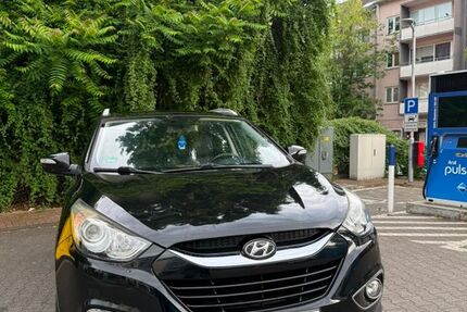 Hyundai ix35 99.800 km 8.900 &euro; Frankfurt 60385