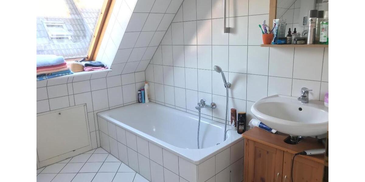 Dachgeschoßwohnung Frankfurt am Main Nord-Ost - 3 Zimmer, 76 m&sup2;, 820&euro; | Angebot:26626608