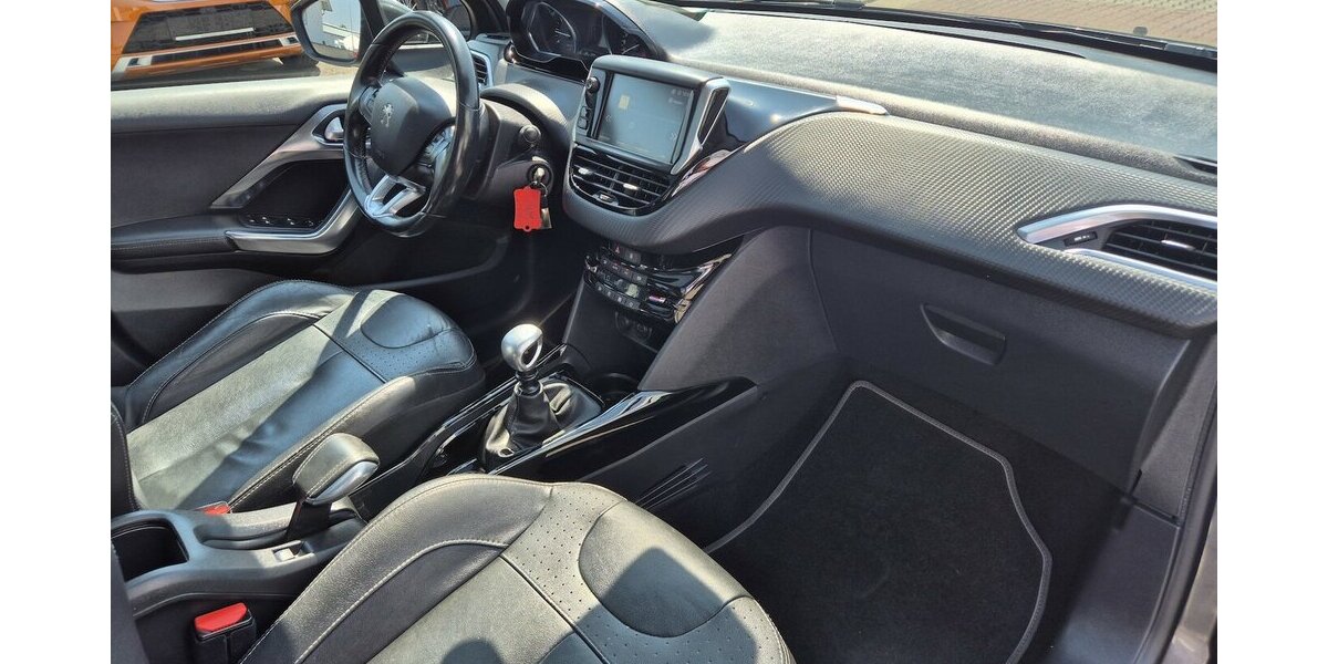 Peugeot 2008 Allure, Klima, Navi, Pano, Carplay,Leder, Sit 70.550 km 9.590 &euro; Rodgau 63110