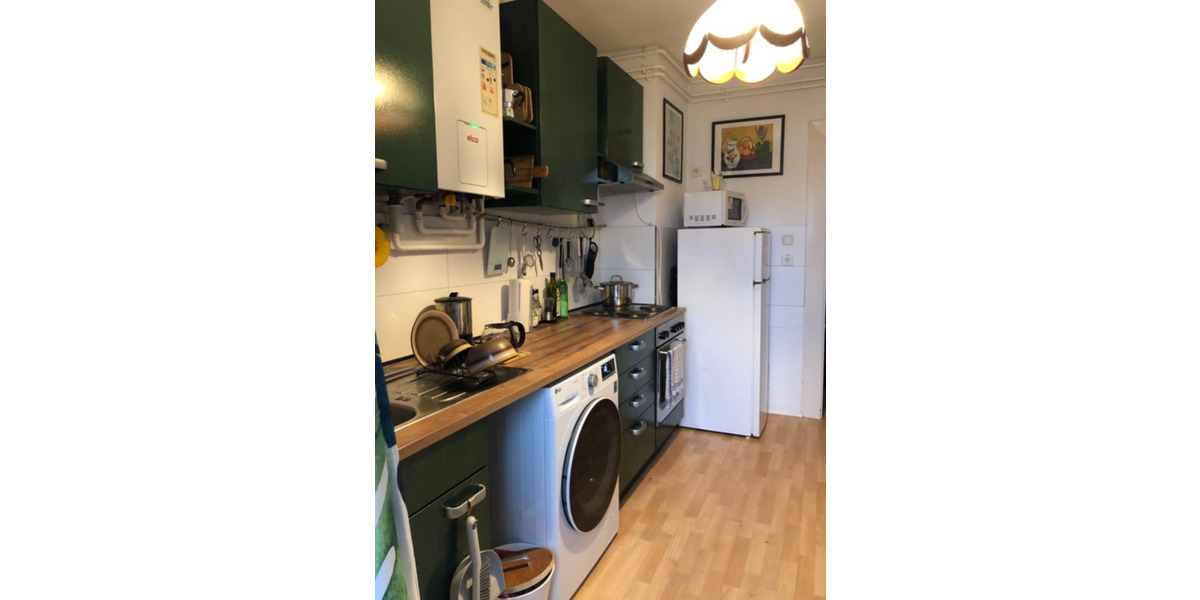 Ruhiges WG-Zimmer mit Balkon (Zentral, 3er WG) 1 zimmer