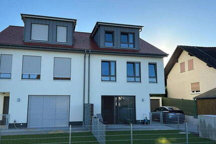 Neue Doppelhaushälfte mit Garten