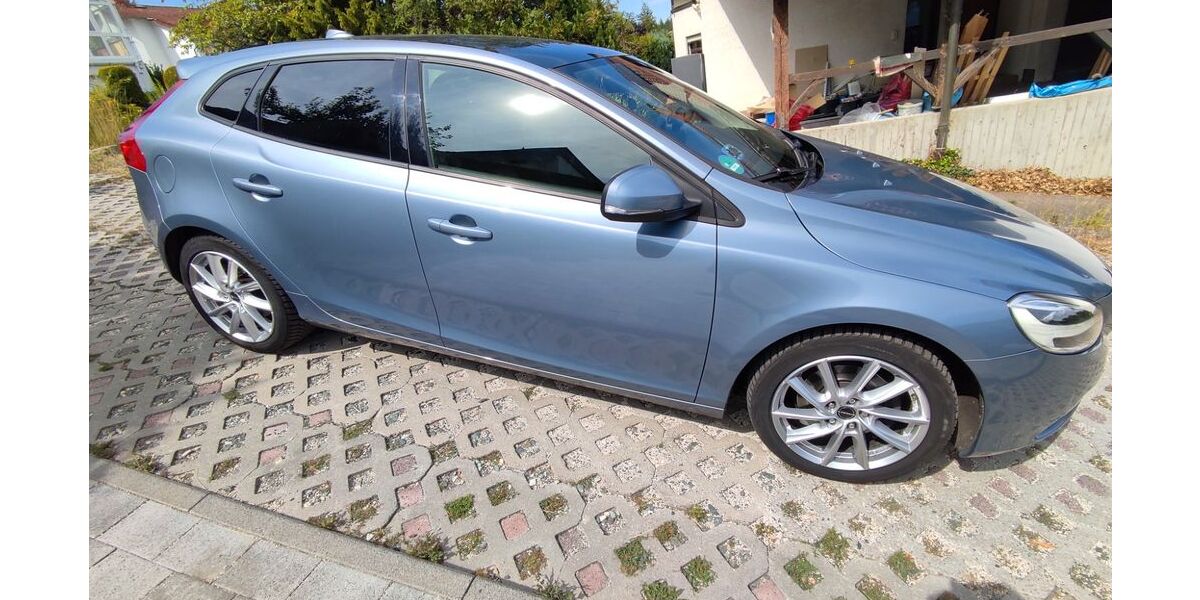Volvo V40 87.276 km 14.900 &euro; Schmitten 61389