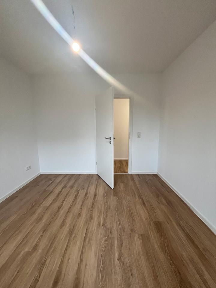 Premium sanierte 3 Zimmer Wohnung im Erdgeschoss mit Einbauküche zimmer