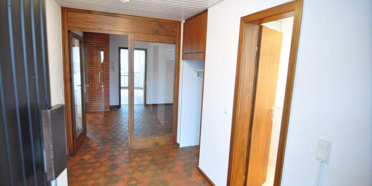 Etagenwohnung Kriftel - 2 Zimmer, 94 m&sup2;, 1.200&euro; | Angebot:24862186