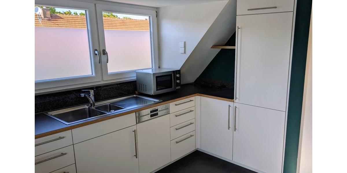 Moderne Single-Dachgeschosswohnung (voll möbliert) 2 zimmer