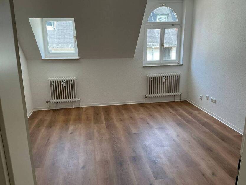 Gemütliche 1 12 Zimmerwohnung in Wiesbaden
