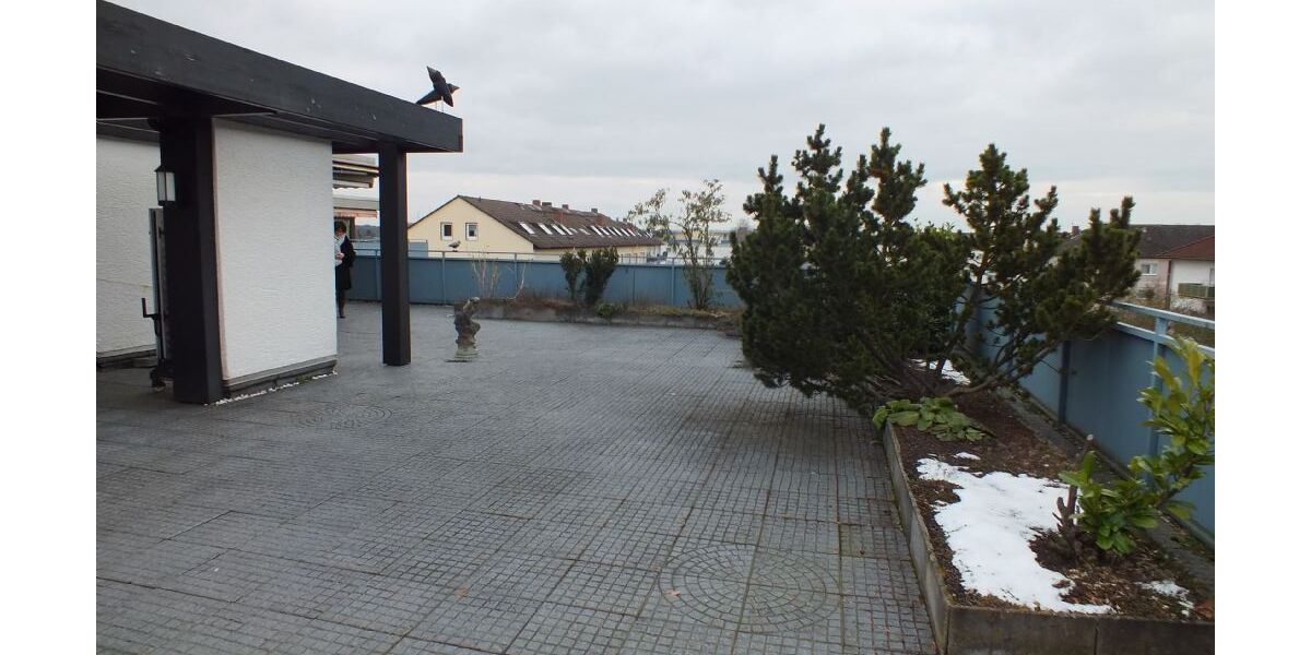 Penthouse mitten in Nauheim mit ca. 135m² Wohnfläche und 185m² Terrasse inkl. Garage 4.5 zimmer