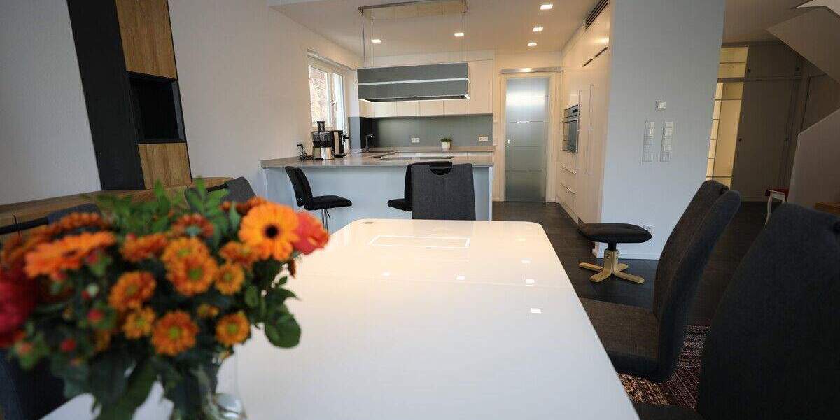 Einfamilienhaus Niederdorfelden - 7 Zimmer, 210 m&sup2;, 3.100&euro; | Angebot:24401392