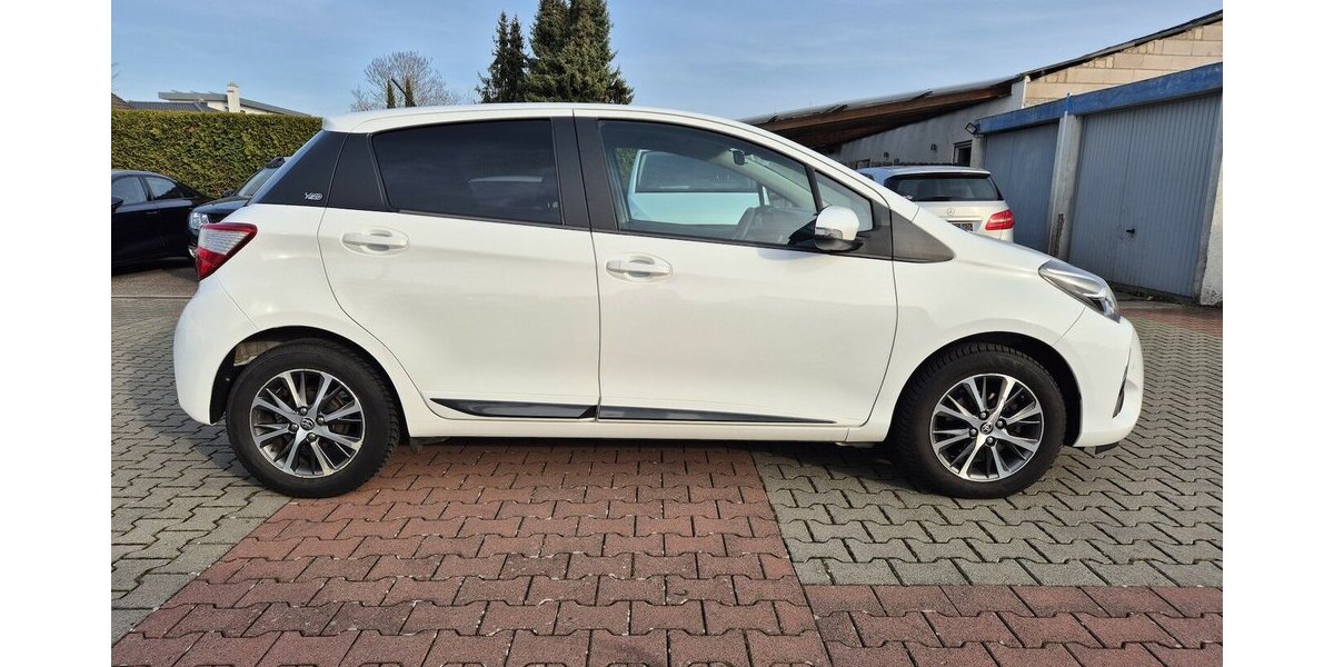 Toyota Yaris Team D 98.400 km 11.890 &euro; Rodgau 63110