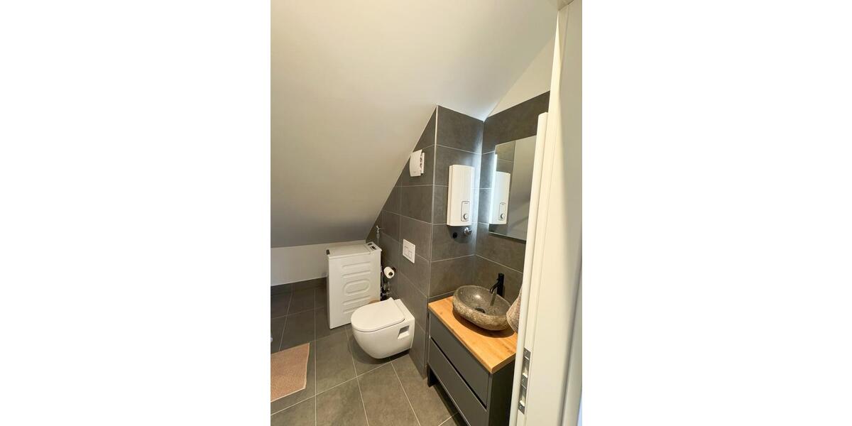 ERSTBEZUG | voll möbilierte Dachgeschosswohnung | 42qm | 1.5 zimmer