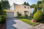 Modernisiertes Haus mit Pool & Garten in Frankfurt