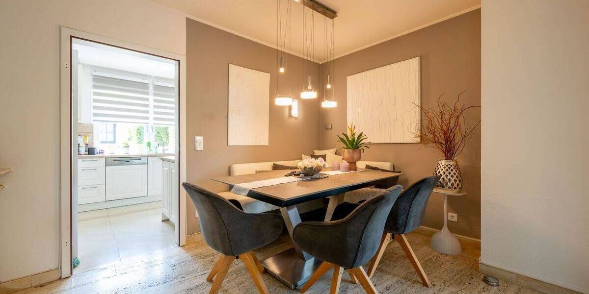 Einfamilienhaus Frankfurt am Main Nieder-Eschbach - 8 Zimmer, 291 m&sup2;, 1.285.000&euro; | Angebot:26685208