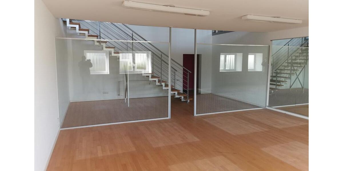 BüroPraxisräumeAtelierLoft Apartment mit Parkplätzen zimmer