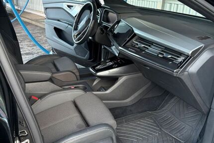 Audi Q4 e-tron 18.000 km 34.100 € Offenbach 63069