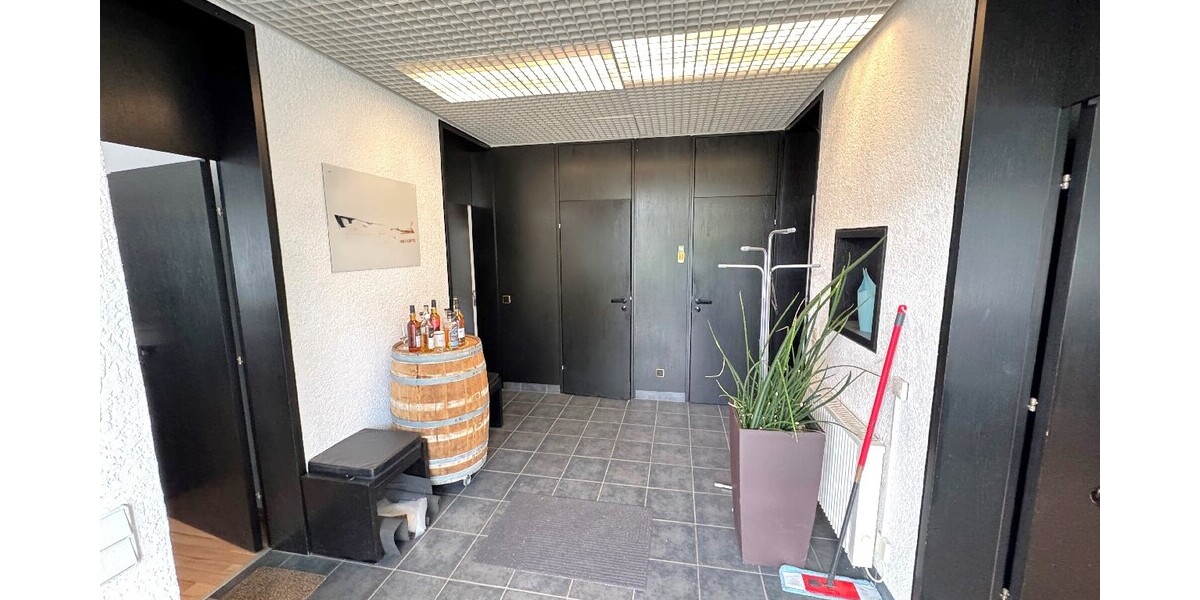 albero:) Halle und Büros 7 zimmer