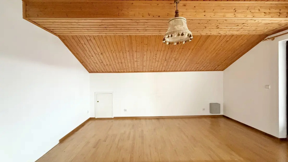 Dachgeschoßwohnung Schmitten im Taunus - 3 Zimmer, 77 m&sup2;, 120.000&euro; | Angebot:25894303