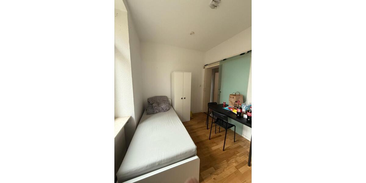 Etagenwohnung Frankfurt am Main Bornheim - 4 Zimmer, 100 m&sup2;, 900&euro; | Angebot:26102123