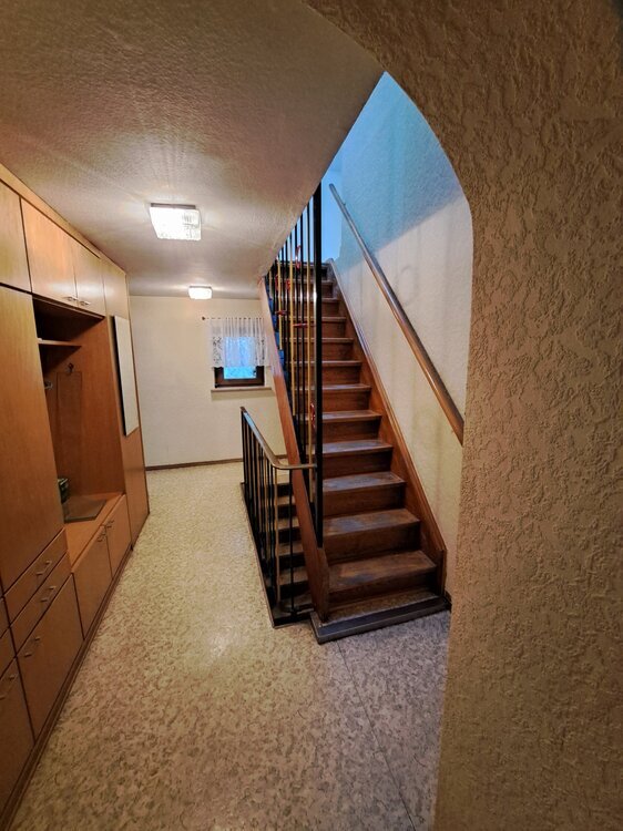 Flörsheim-OT, EFH + Nebengeb. 9 zimmer