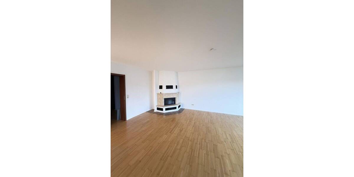 Helle 4-Zimmer-Eigentumswohnung mit Balkon, Einbauküche & Stellplatz in Frankfurt-Bergen-Enkheim 4 zimmer