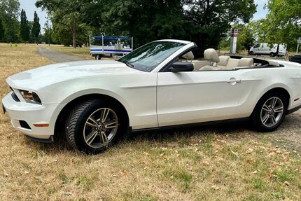 Ford Mustang 64.000 km 12.900 &euro; Hanau 63457
