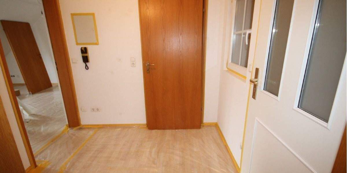 Gemütliche, renovierte 2-DG Wohnung in Eschborn + EBK 2 zimmer