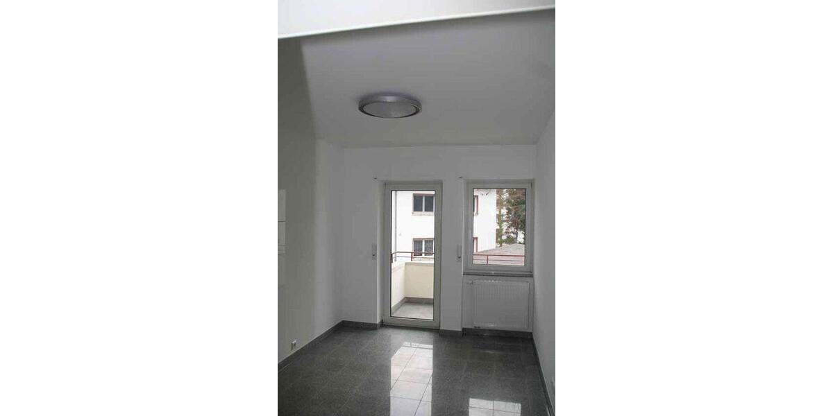 Sehr helle 2-Zimmer-Wohnung mit Küche und Balkon 2 zimmer