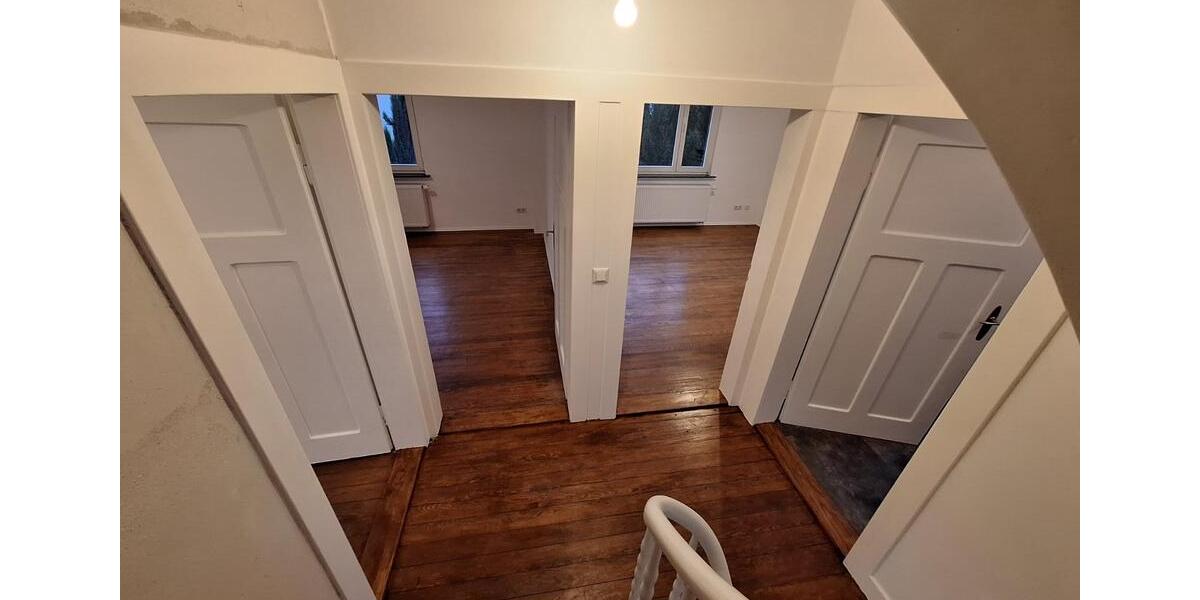 Sanierte 6-Zimmer DHH in Nieder-Eschbach mit Garage in Bestlage 6 zimmer