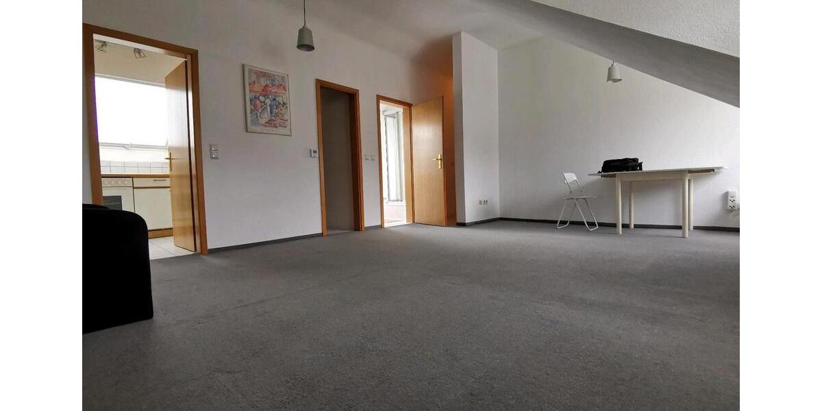 Frankfurt, Nähe MainS-Bhf, ruhiges Dachstudio mit EBK 1 zimmer