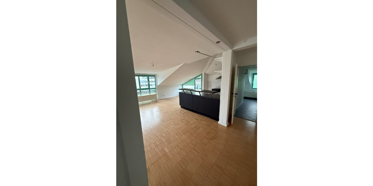 Etagenwohnung Hofheim am Taunus - 3 Zimmer, 120 m&sup2;, 1.200&euro; | Angebot:25544452