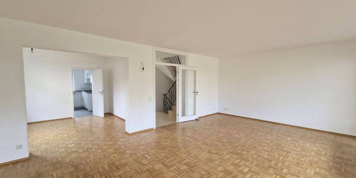 Doppelhaushälfte Oberursel Stierstadt - 6 Zimmer, 230 m&sup2;, 3.200&euro; | Angebot:26657883