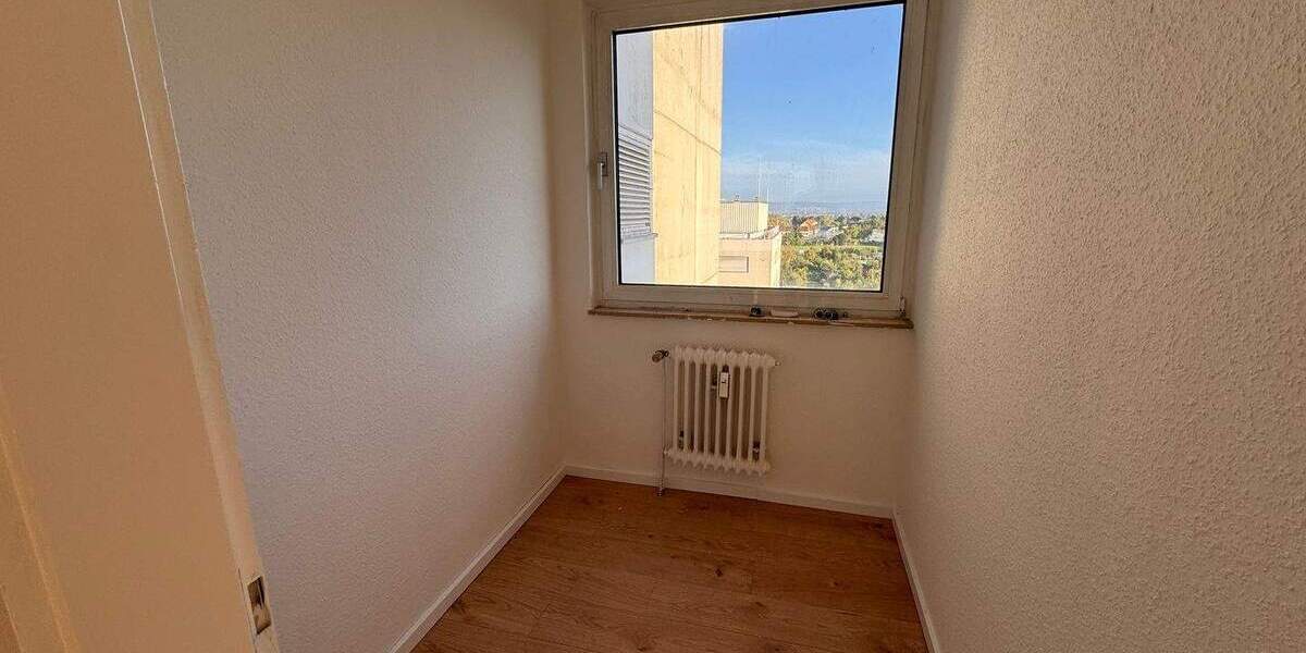 Etagenwohnung Frankfurt am Main Preungesheim - 4 Zimmer, 133 m&sup2;, 1.824&euro; | Angebot:25737645