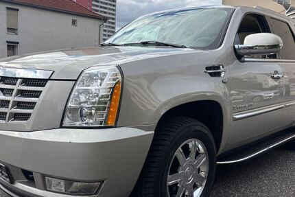 Cadillac Escalade 271.700 km 11.950 € Neu Isenburg 63263