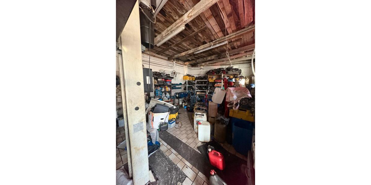 Werkstatt mit Hebebühne und 10 Autostellplätzen in Mühlheim zimmer