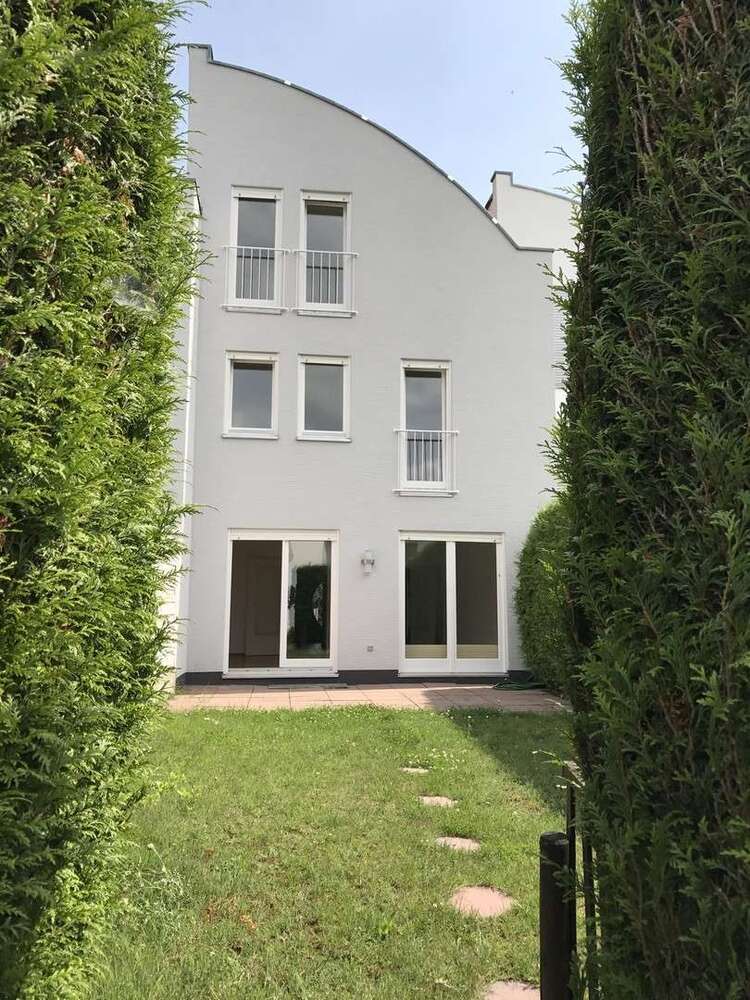 Haus zum Mieten in Wiesbaden-Sonnenberg 3.300 € 230 m²
