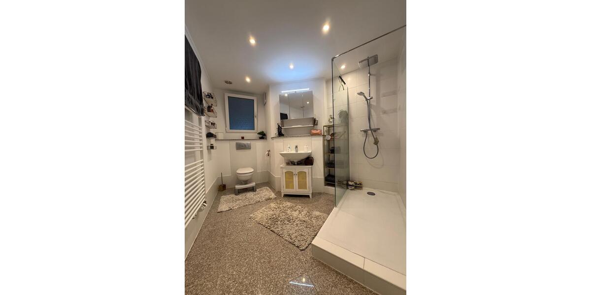Etagenwohnung Frankfurt am Main Oberrad - 2 Zimmer, 82 m&sup2;, 1.240&euro; | Angebot:26479818