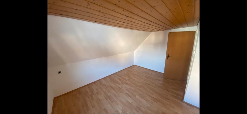 Dachgeschoßwohnung Flörsheim am Main - 1 Zimmer, 39 m&sup2;, 640&euro; | Angebot:25310195