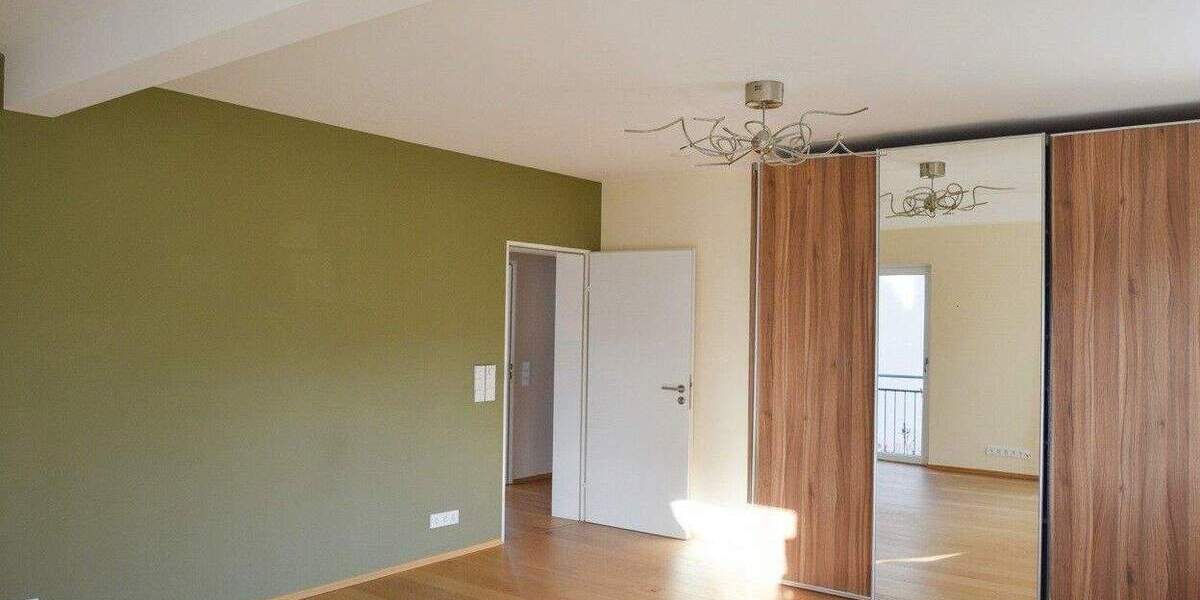 Freistehendes Einfamilienhaus mit großem Garten 9 zimmer