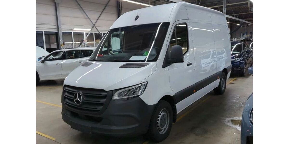 Mercedes-Benz Sprinter 139.890 km 28.900 &euro; Frankfurt 60386